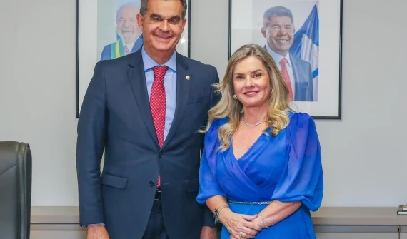 Trabalho de Ivana Bastos garante aviso de licitação para sinal de celular em diversos municípios da Bahia