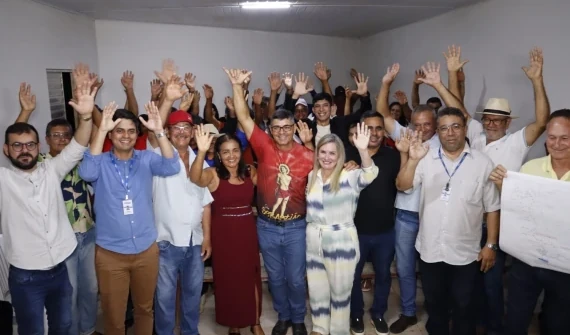 Ivana Bastos anuncia obra de abastecimento de água e apresenta balanço de investimentos em abastecimento em Guanambi 