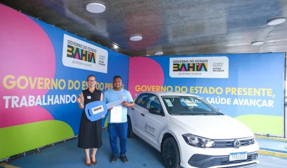 Ivana Bastos fortalece assistência à saúde em Medeiros Neto com entrega de novo veículo