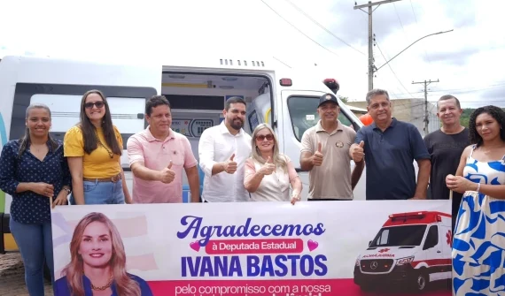  Ivana Bastos vai a Wagner, entrega ambulância e reforça compromisso de novos investimentos para o município