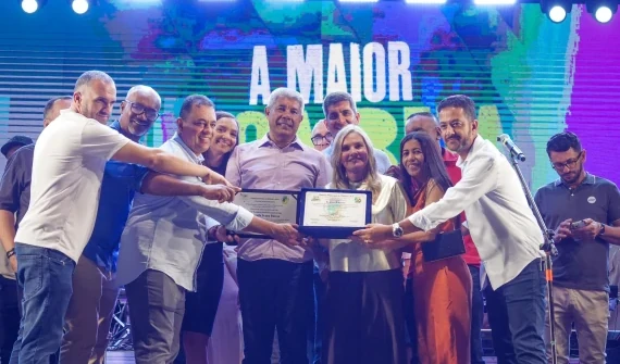  Ivana Bastos participa da Micareta de Ibitiara, recebe honraria e reafirma compromisso com o município