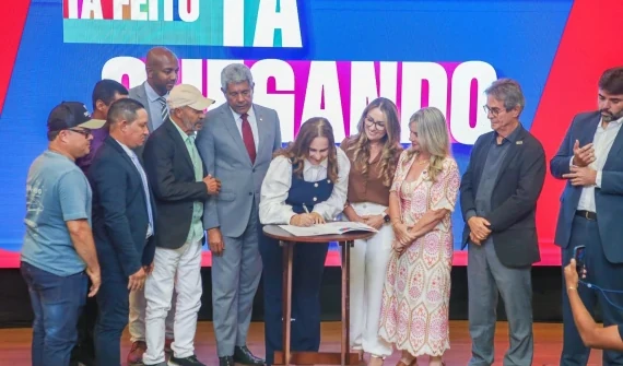Após luta de Ivana Bastos, estrada que liga o entroncamento da BA-693 ao distrito de Vila Portela, em Ibirapuã, avança com licitação publicada