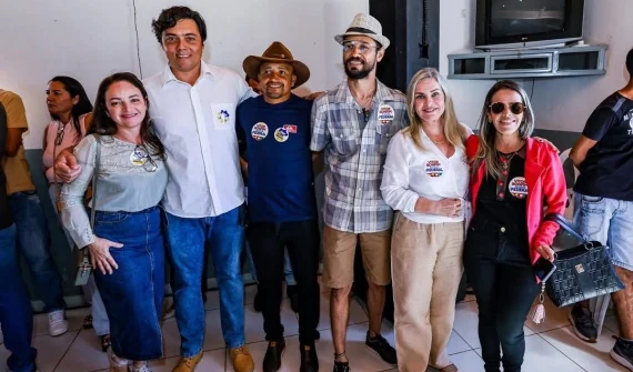 Ivana Bastos participa de reunião política em Jacaraci e reforça compromisso com o desenvolvimento do município