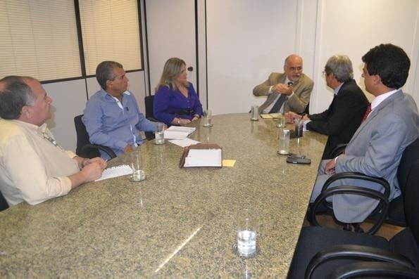 Deputada se reúne com o secretário César Lisboa 