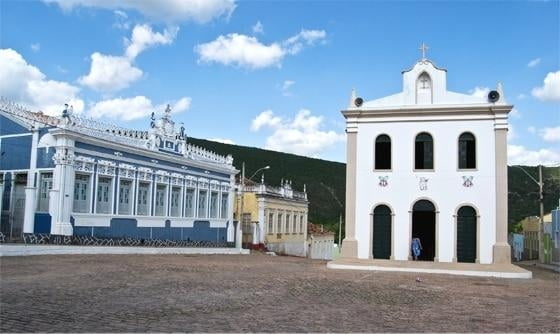 Deputada parabeniza município de Palmeiras pelos 124 anos