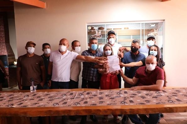 Ivana e Djalma asseguram água para 82 famílias de Novo Horizonte  