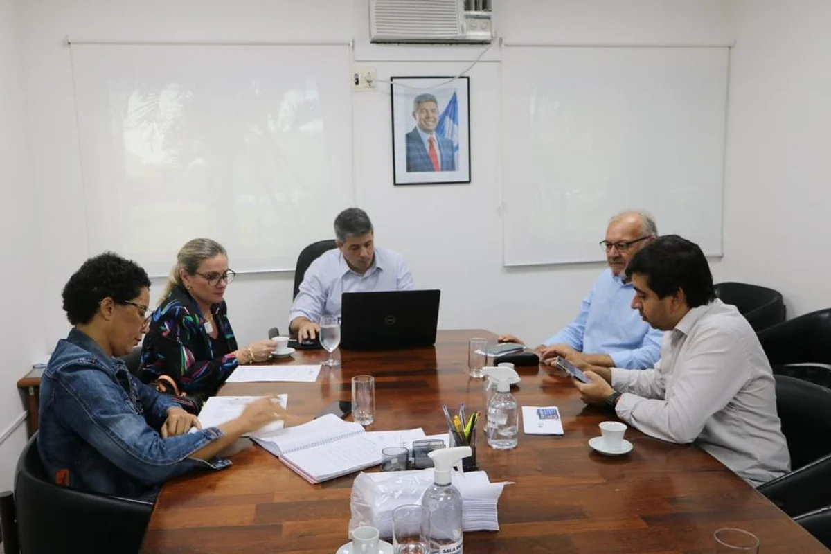 Ivana Bastos e prefeitos de Urandi e Iraquara buscam mais acesso água para comunidades
