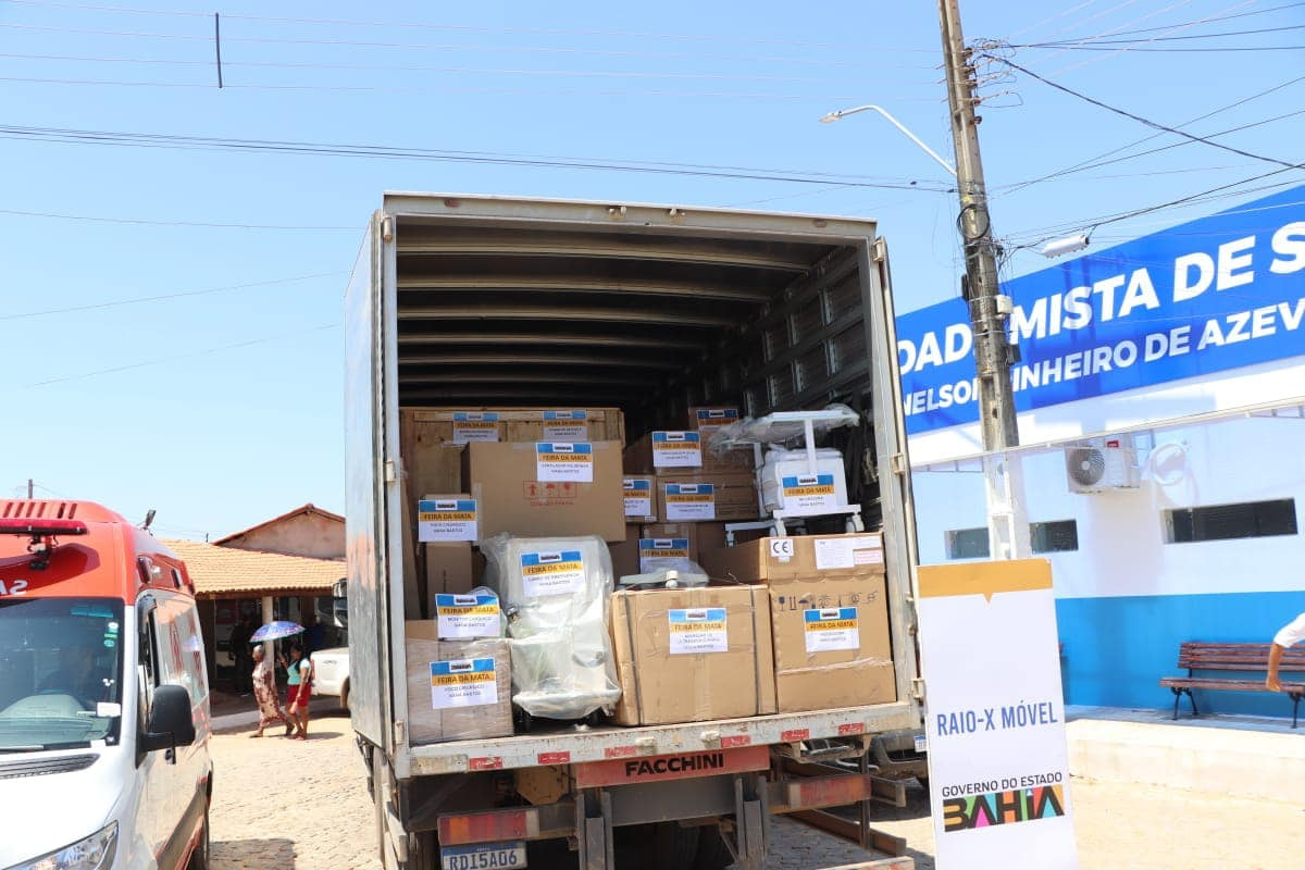 Ivana Bastos entrega um caminhão de equipamentos de saúde para Feira da Mata