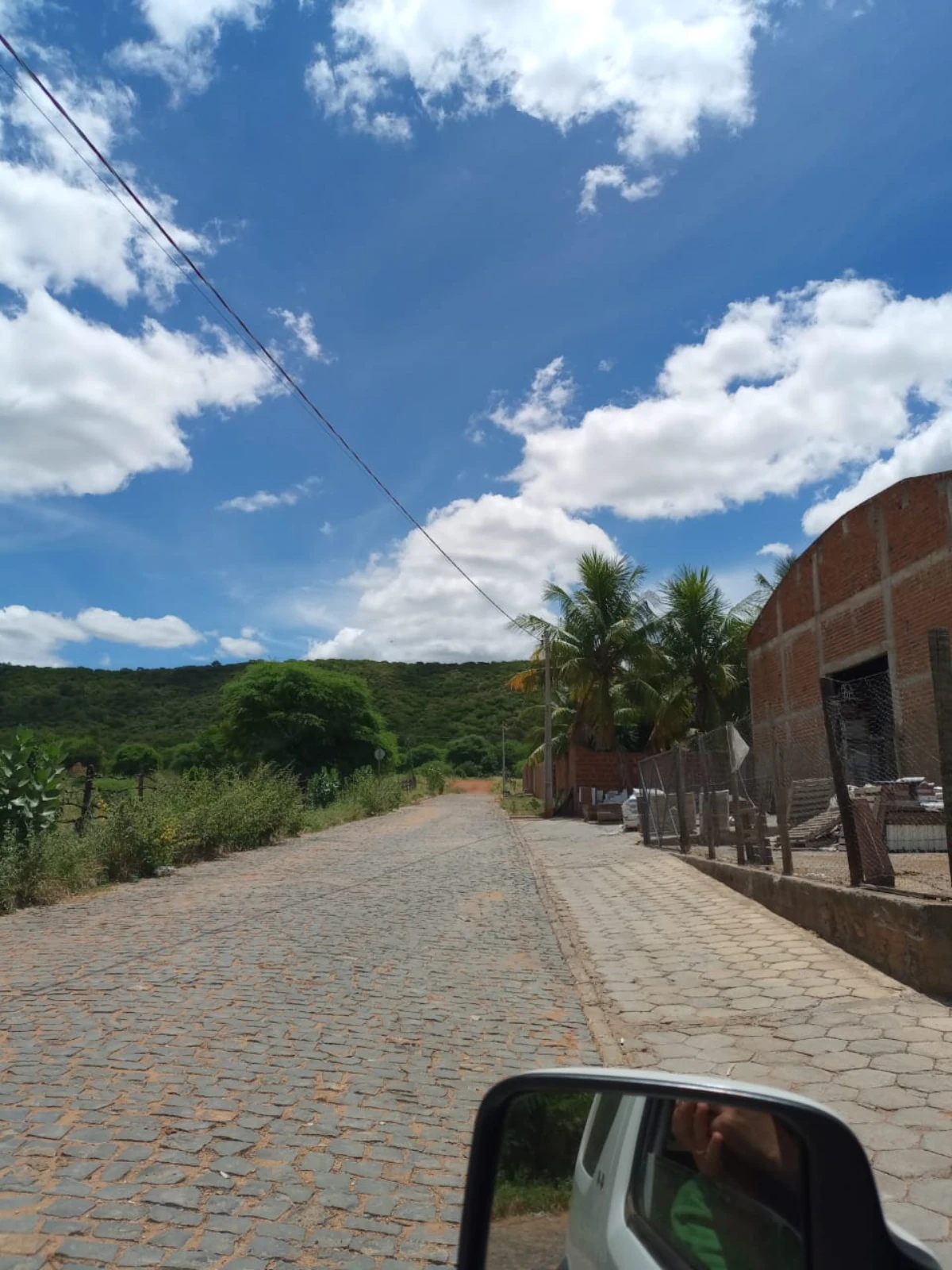 Ivana Bastos viabiliza extensão da rede elétrica na localidade Pé do Morro, em Botuporã