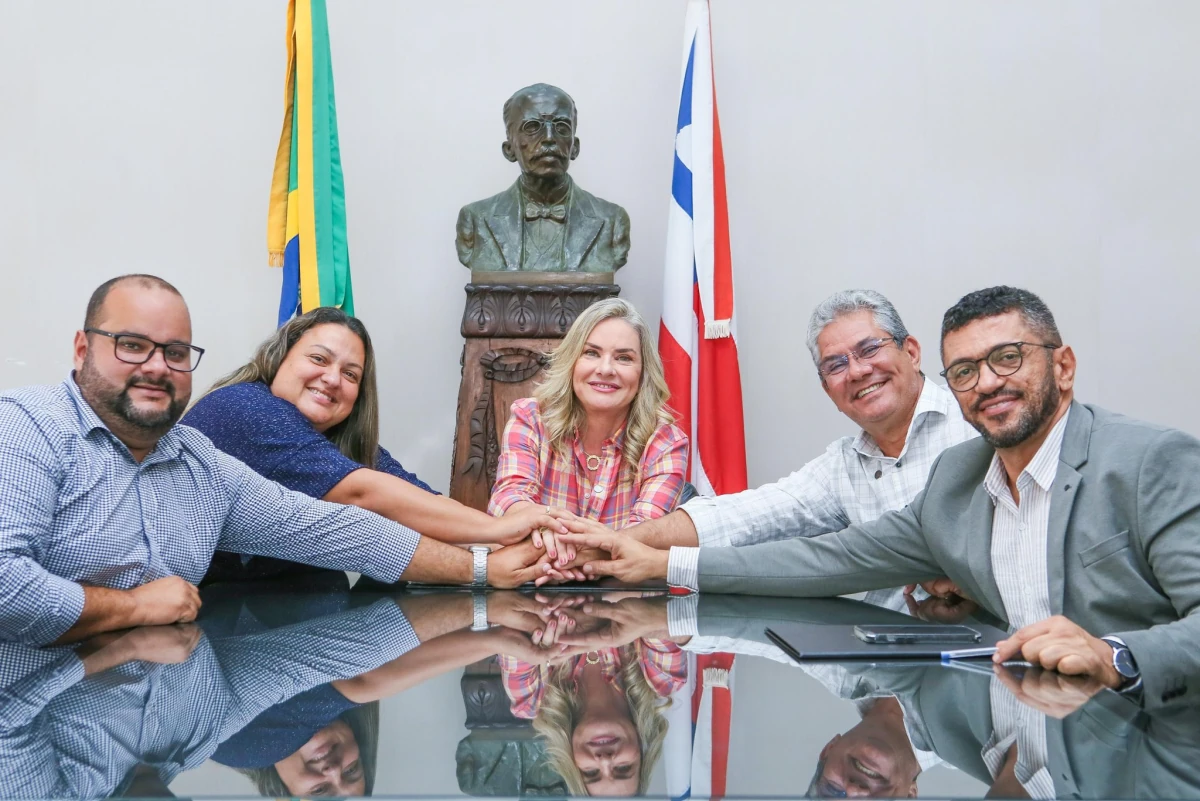 Em resposta ao trabalho de Ivana Bastos, Palmas de Monte Alto recebe duas novas vans para reforçar a saúde e assistência social