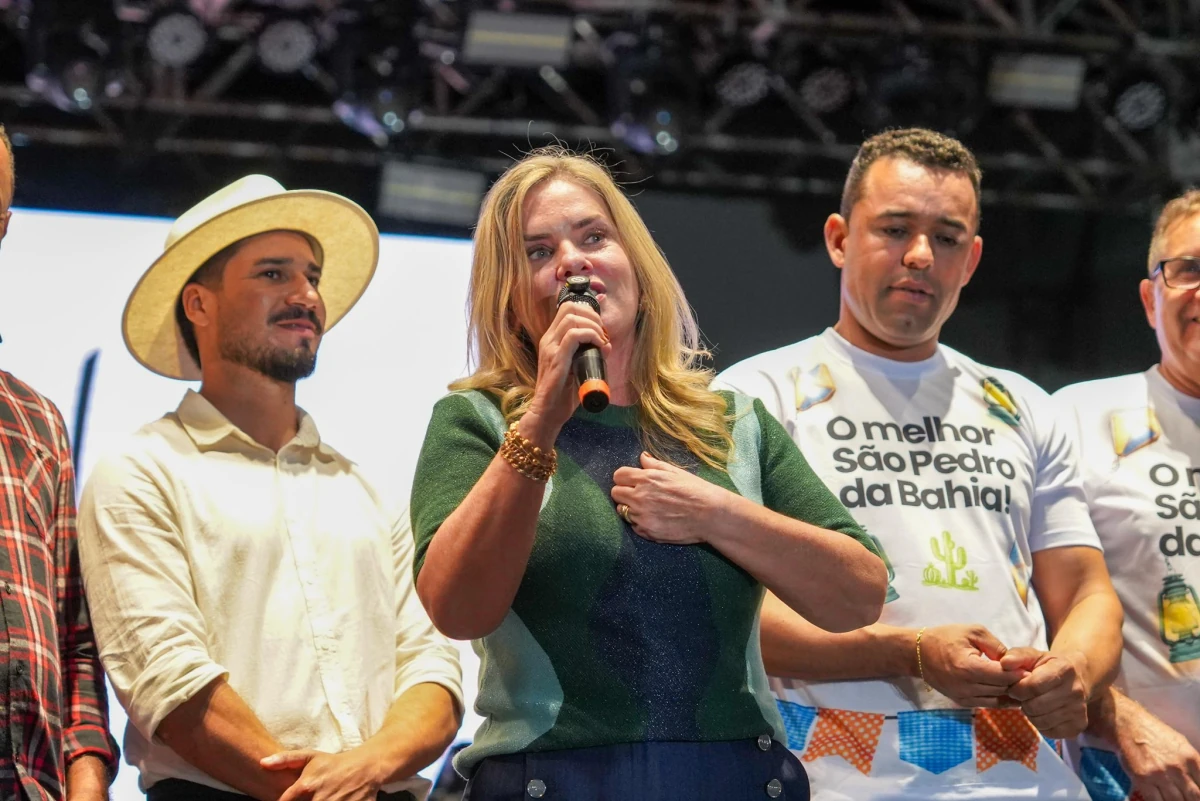Ivana Bastos participa dos festejos ao São Pedro em Mulungu do Morro e anuncia compromisso para criação do Novo Parque do Povo