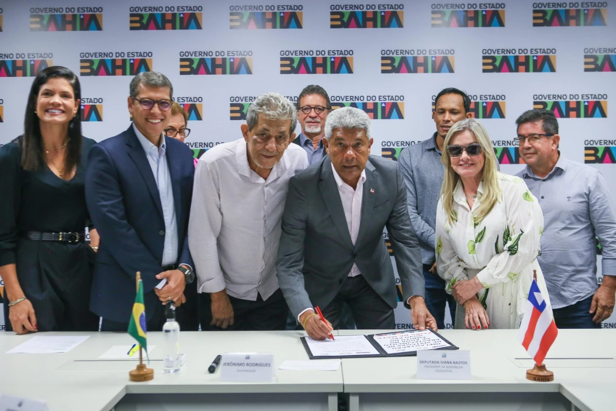 Após luta de Ivana Bastos, Valmir Rodrigues e Jerônimo Rodrigues, foi assinada a ordem de serviço para as obras de sistemas de abastecimento de água em Feira da Mata