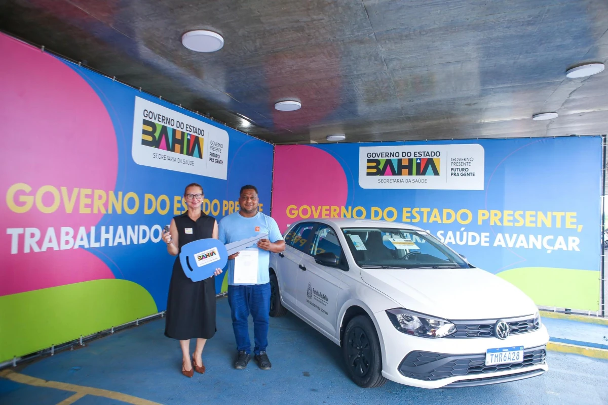 Ivana Bastos fortalece assistência à saúde em Medeiros Neto com entrega de novo veículo