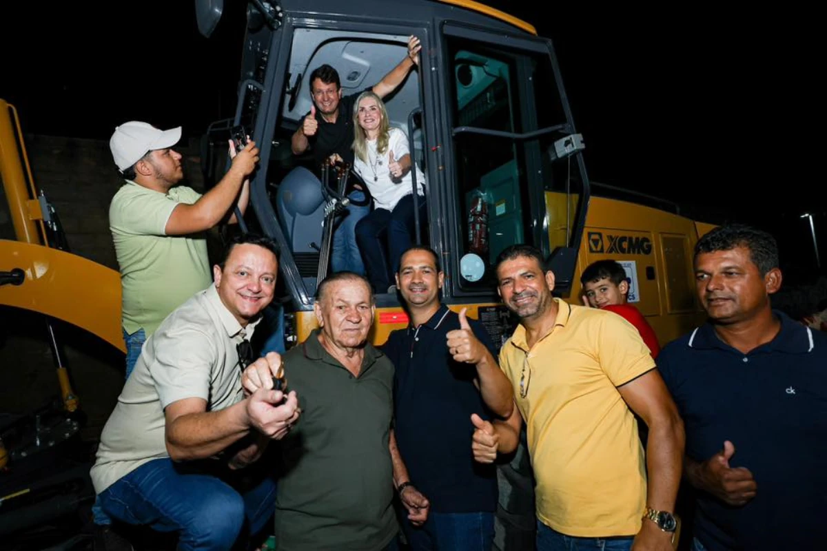 Trabalho da deputada Ivana Bastos fortalece a agricultura familiar com entrega de patrol em Caculé