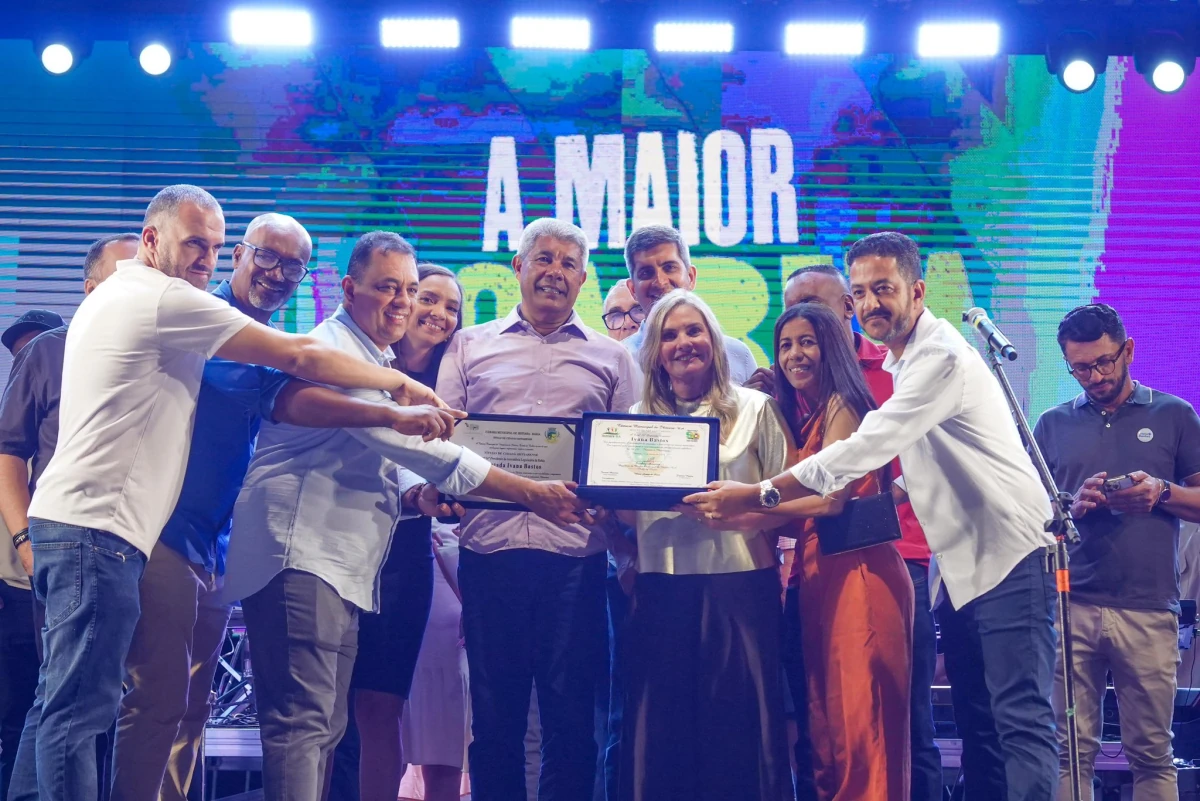 Ivana Bastos participa da Micareta de Ibitiara, recebe honraria e reafirma compromisso com o município