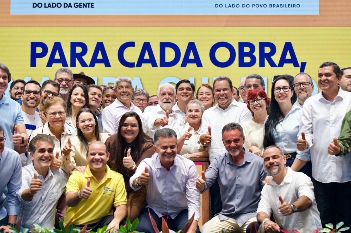 Ivana Bastos acompanha Jerônimo no anúncio de mais de R$ 6,15 bilhões para os municípios